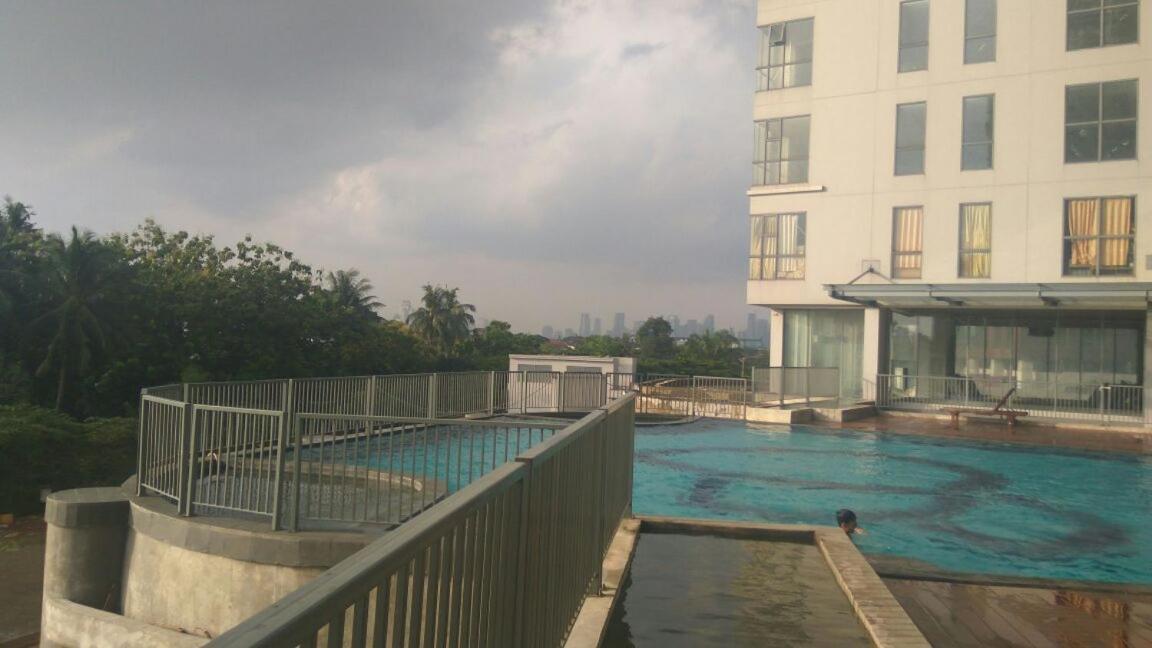 2 Bedrooms - Royal Olive Apartment - Pejaten South Of Jakarta Exterior foto